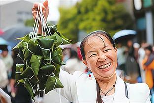 这身材比例！布朗尼首次参加南加州大学赛前热身训练